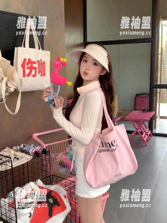 又是一个不知道怎么玩的网页，不如追追17c吃瓜吧。