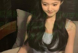 瓜，好像在www.51吃瓜黑料网的视频里藏着我的小秘密？.com，你来猜猜吧！