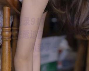 登录911吃瓜，我的手指停在字符间，晨光透过窗户，今天又可以窥探八卦了～