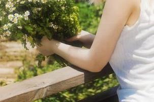 吃瓜天堂网页：原以为是友谊，结果却被瓜汁弄得一脸尴尬…