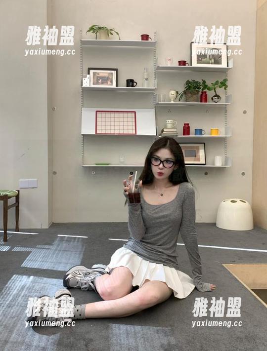 “海角吃瓜黑料91”更新了，这次的八卦好像在海边散步，风吹得我差点摔倒！