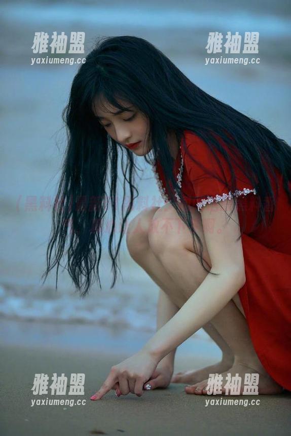 最新51黑料社：闻闻这股黑料香气，真心让人放不下手啊。