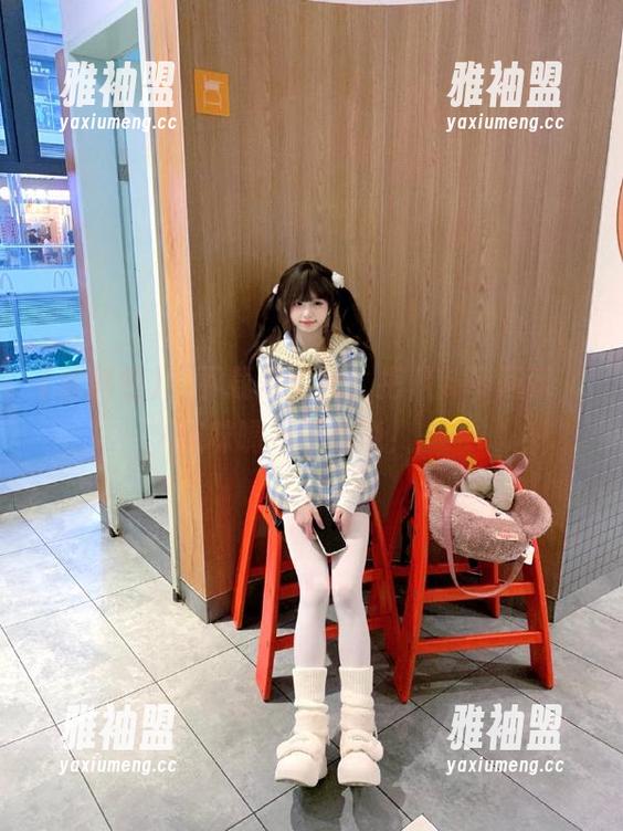 “下载黑料社，把八卦带回家，咪咪嘴不干想说！“