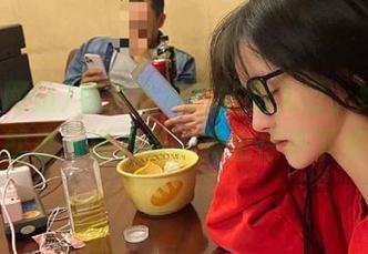 溜达黑料网站的入口，结果进去就是一堆八卦，完全停不下来！