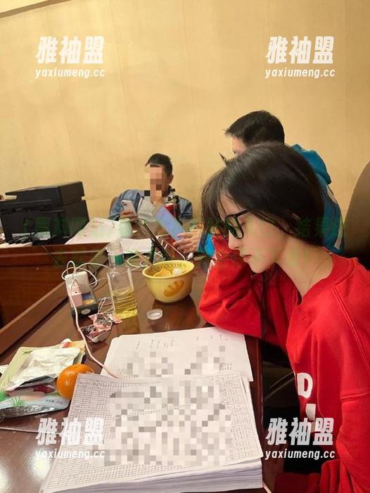 黑料网站 溜达黑料网站的入口,结果进去就是一堆八卦,完全停不下来!