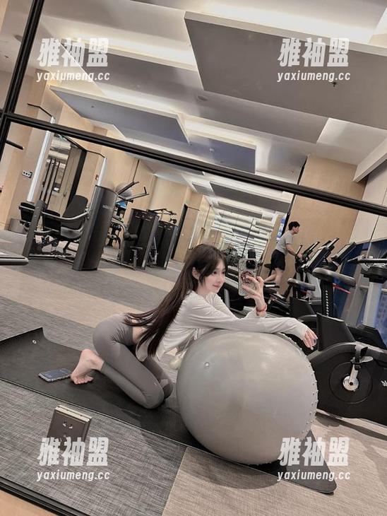 别再犹豫了，“黑料老司机”帮你直达八卦的终点，看瓜不停！