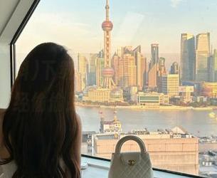 下载“黑瓜吃料”，聊天记录已经偷偷跟我说了不少八卦！