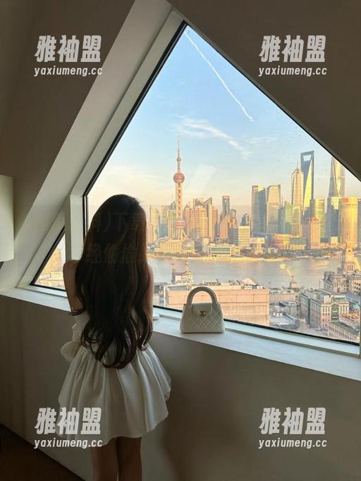 下载“黑瓜吃料”，聊天记录已经偷偷跟我说了不少八卦！