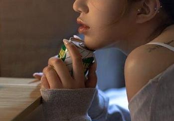 登录黑社料，看跑腿的我下载了一堆瓜，味道还比昨天的饭好！
