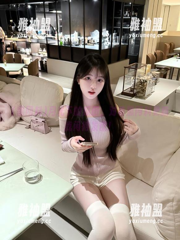 月光下的瓜田，对着黑网料更新我闲得发慌！