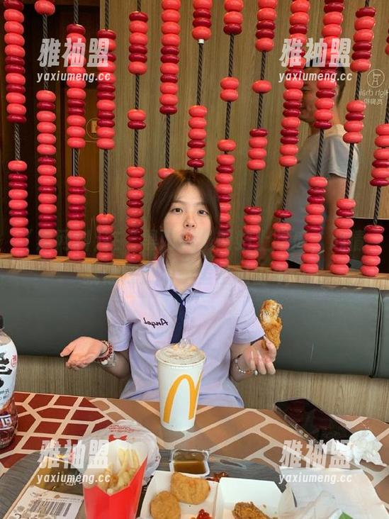 在“黑网料”网站上吃瓜，心情就像在游乐园里坐过山车…